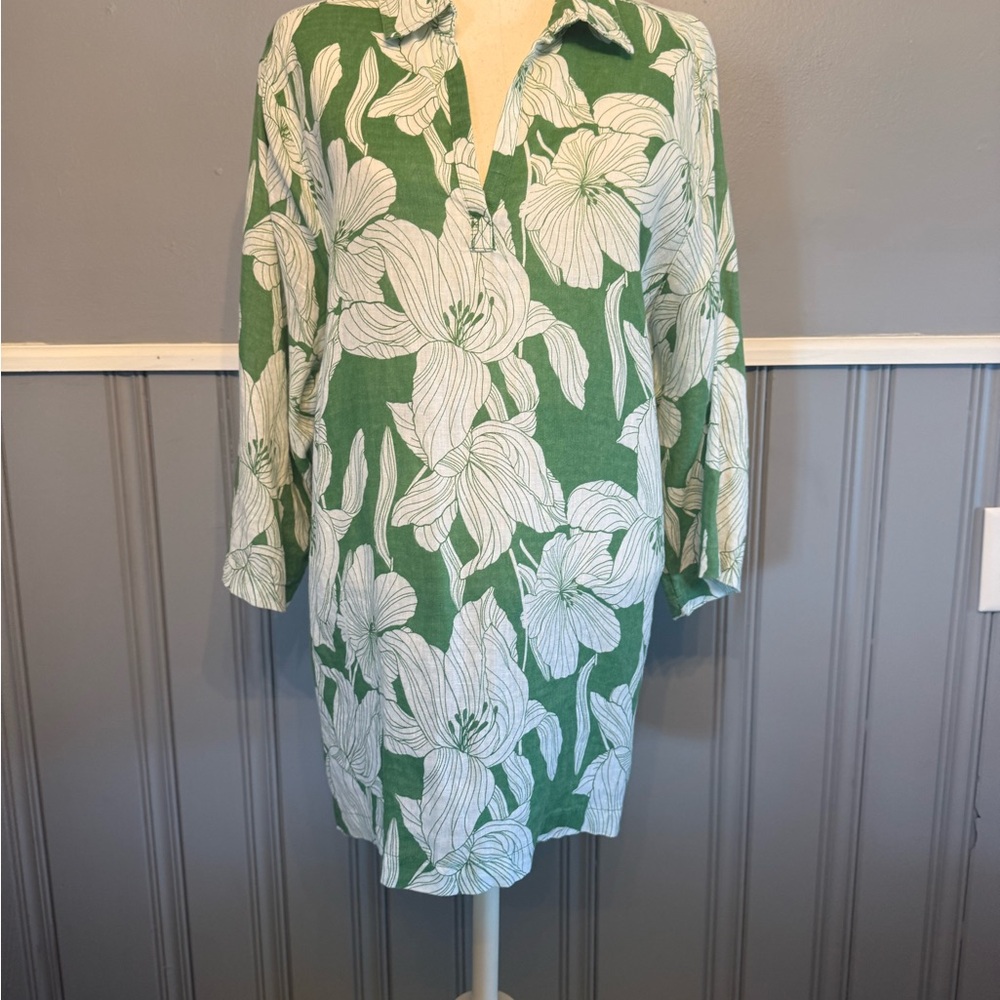 Tahari Green and White Casual Button Down Shirt